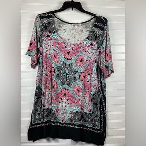 Rose + Olive. Geometric Print Short Sleeve Top  Size 1X